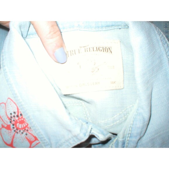 New Girls NWT $128 True Religion Brand Jeans M Denim Vest Light Blue Red Flowers - Picture 5 of 5